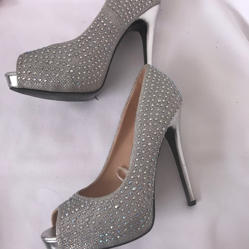 DONATED Rhinestone heels - Picture 4 of 5